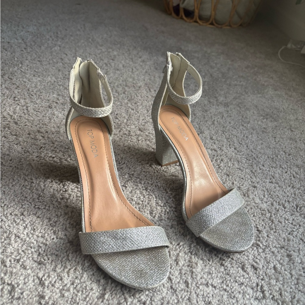 TOP Moda Glittering Silver Heels